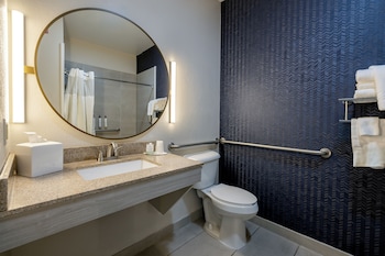 Room, 2 Queen Beds (Mobility/Hearing Access, Roll-In Shwr)