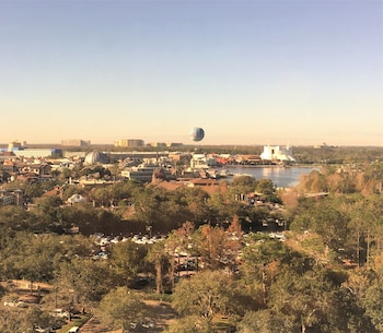Room, 1 King Bed with Sofa bed, Non Smoking, Resort View (Disney View)