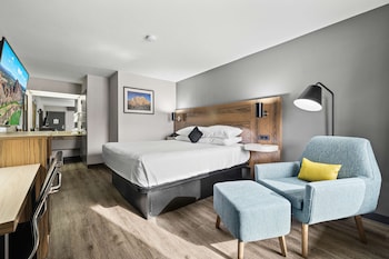 Standard Room, 1 King Bed, Accessible (Exterior Corridor)