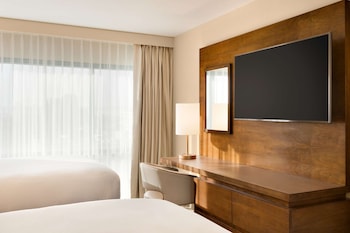 Suite, 2 Queen Beds, Accessible (Hearing)