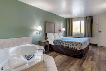 Suite, 1 King Bed, Non Smoking (Whirlpool)