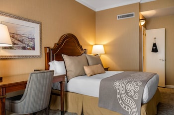 Deluxe Room, 1 Queen Bed