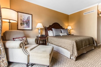 Suite, 1 King Bed, Balcony