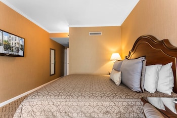 Premier Room, 1 King Bed, Accessible