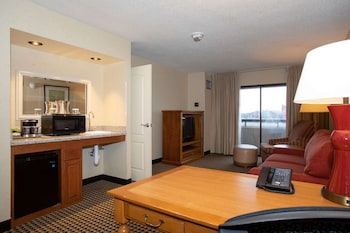 Suite, 1 Bedroom, Accessible (One King Bed)