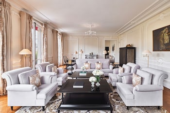 Signature Suite (Arc de Triomphe)
