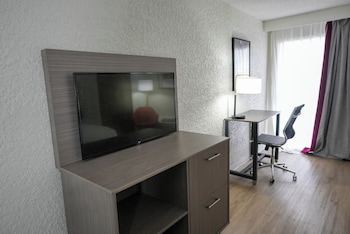 Room, 2 Queen Beds, Mobility Accessible, Non Smoking (Mobility, Roll-in Shower)