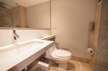 Classic Room, 1 King Bed, Accessible