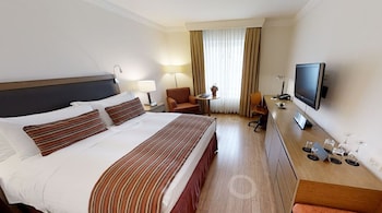 Classic Room, 1 King Bed, Accessible