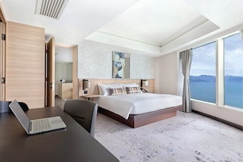 Deluxe Harbourview Suite