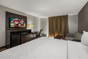 Standard Suite, 1 King Bed, Balcony (Kitchenette, Smoke Free)
