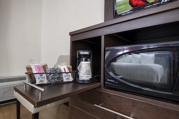 Standard Suite, 2 Queen Beds (Smoke Free)