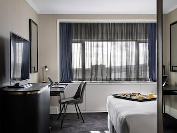 Deluxe Room, 1 King Bed