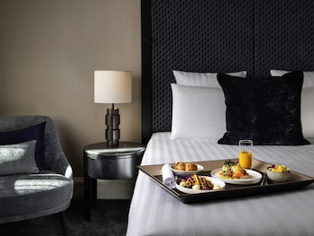 Superior Room, 1 King Bed