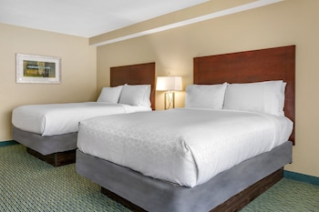 Standard Room, 2 Queen Beds, Roll-in Shower (Communications, Roll-In Shower)