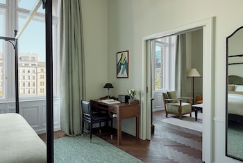Suite, Balcony, Park View