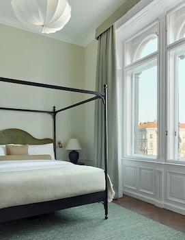Suite, Balcony, Park View