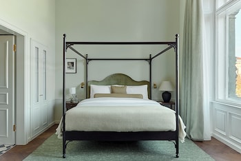 Suite, Balcony, Park View