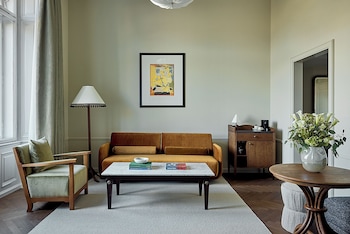 Suite, Balcony, Park View