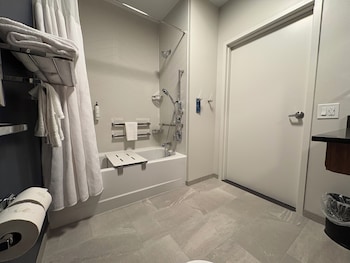 Room, 1 King Bed, Hearing Accessible (Accessible Bathtub)