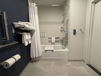 Room, 1 King Bed, Accessible Bathtub