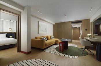Suite, 1 Bedroom (Living Area)