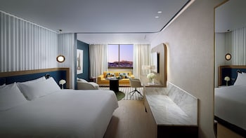 Classic Room, 1 King Bed, Club Lounge Access (Acropolis View)