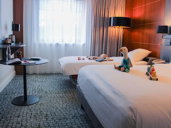 Family Room (1 Double Bed and 1 Single Bed)