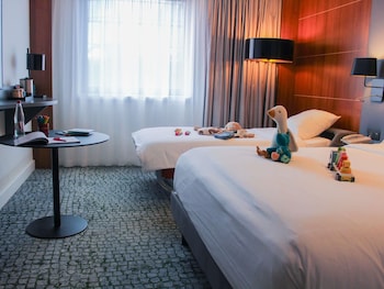 Family Room (1 Double Bed and 1 Single Bed)