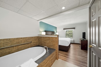Suite, 1 King Bed, Non Smoking