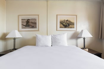 Room, 1 King Bed, Poolside