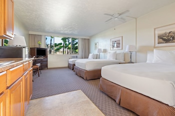 Room, Poolside (Three Beds)