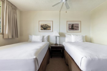 Room, 2 Double Beds, Poolside