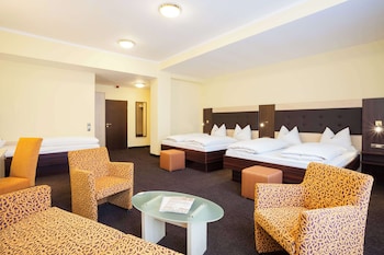 Family Room, 2 Queen Beds (Cozy Sitting Corner;with Sofabed)