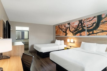 Room, 2 Queen Beds, Smoking