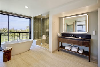 Makai One Bedroom Suite, 2 Queen Beds, Ocean View