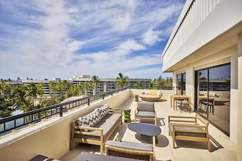 Palace One Bedroom Suite, 1 King Bed, Ocean View