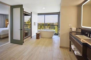 Makai One Bedroom Suite, 2 Queen Beds, Ocean View