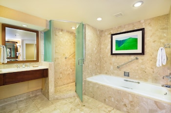 Makai One Bedroom Suite, 2 Queen Beds, Ocean View