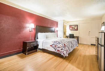 Deluxe Room, 1 King Bed, Non Smoking, Kitchenette