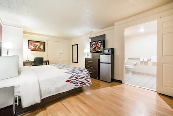 Deluxe Room, 1 King Bed, Accessible, Non Smoking