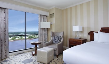Room, 1 King Bed, Accessible, Bathtub (Mobility & Hearing, River View)