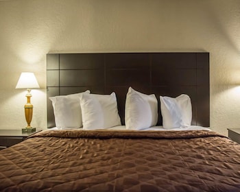 Standard Room, 1 King Bed, Smoking