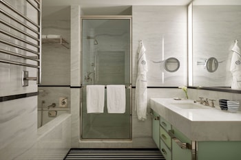 Superior Courtyard King Room