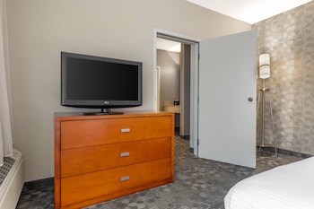 Suite, 1 King Bed with Sofa bed, Non Smoking