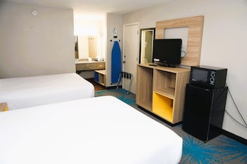 Standard Room, 2 Queen Beds, Non Smoking