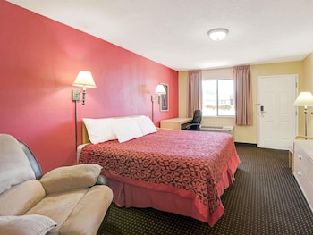 Room, 1 King Bed, Non Smoking (Efficiency)
