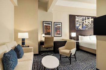 Deluxe Room, 1 King Bed with Sofa bed, Roll-in Shower