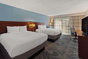 Standard Room, 2 Queen Beds, Accessible, Bathtub