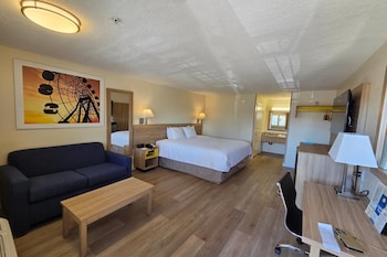 Standard Room, 1 King Bed
